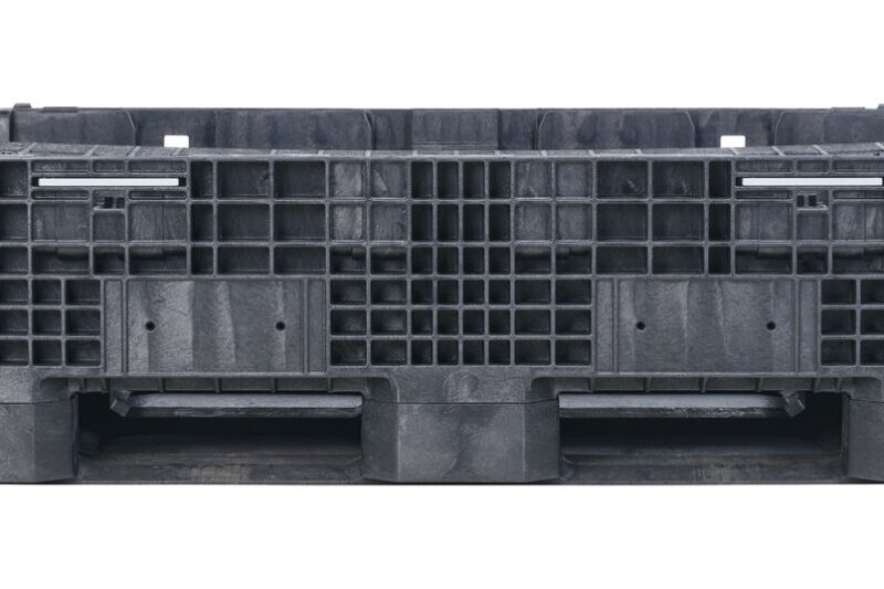 GP4048-39_LS-COLLAPSED_BLACK The GP4048-39 is a black plastic industrial pallet featuring a grid-like structure, shown against a white background.